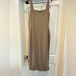 Chic Sleeveless Tan Midi Dress